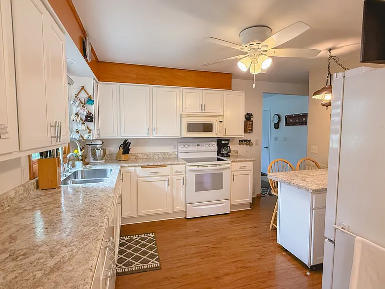 820 NE 5th St — Photo 7