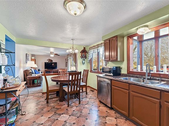 2nd image of 3511 Woodstock Ln