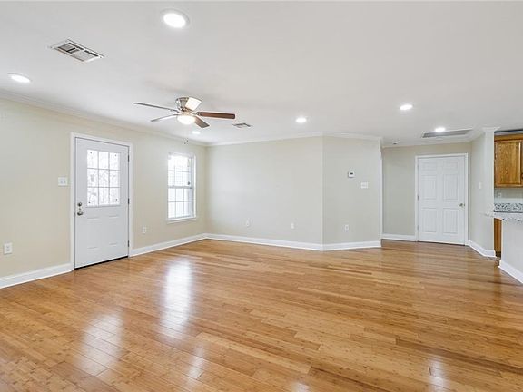 3rd image of 4132 Mirabeau Ave