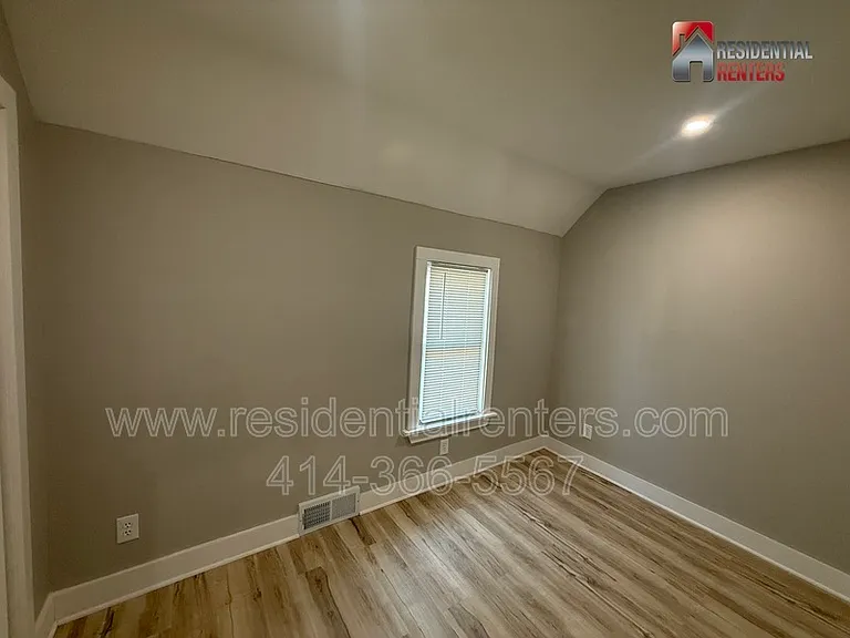 845 S 75th St — Photo 6