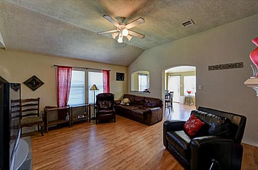 4th image of 1010 Crested Point Dr