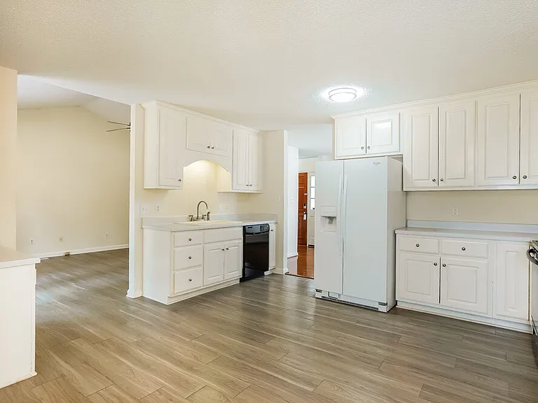 6728 Oviedo Dr — Photo 8