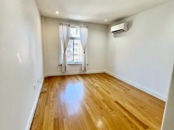 65-50 Austin Street image 10 of 19