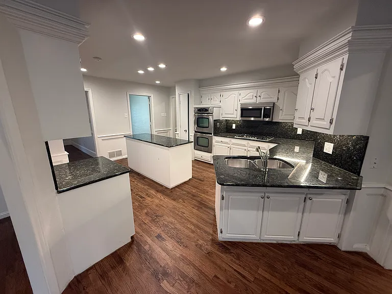6911 Gateridge Dr — Photo 15