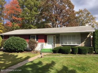 1217 Cherry Blossom Dr, Hazle Township, PA 18202