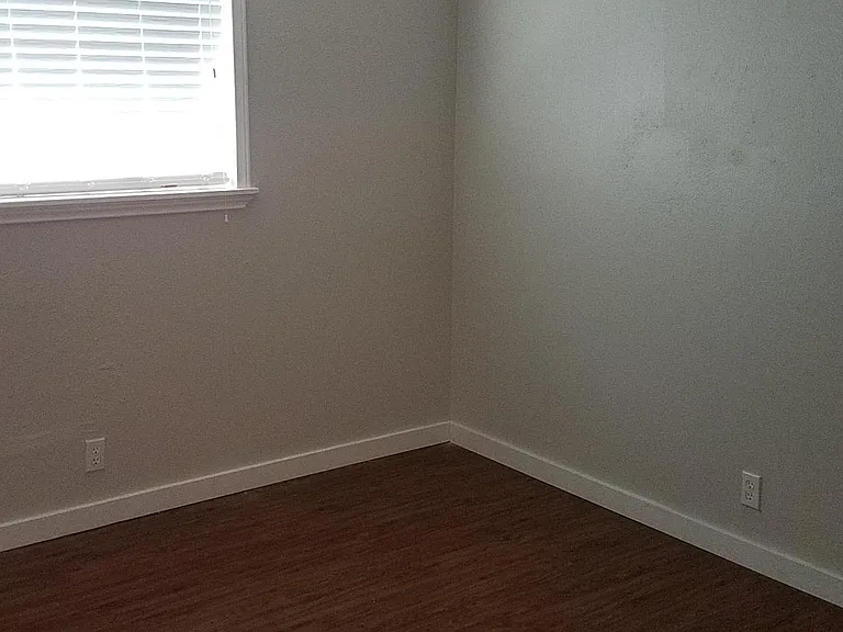 2428 Louise St #4 — Photo 5
