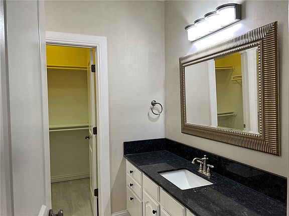 4th image of 22 E Cydnee St