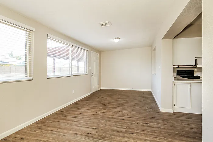 3143 W Julie Dr — Photo 7