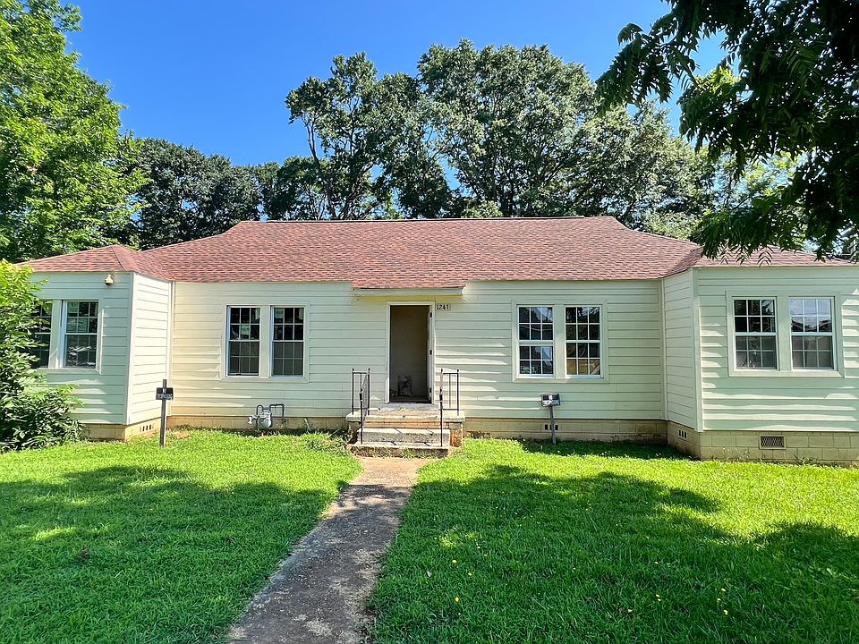 1st image of 1241 Lyle Ave