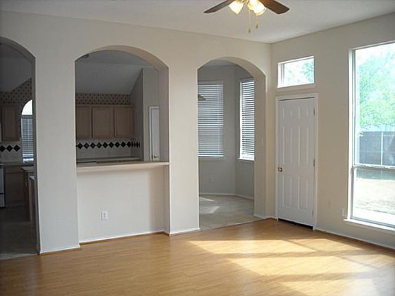 4th image of 410 Milton Dr