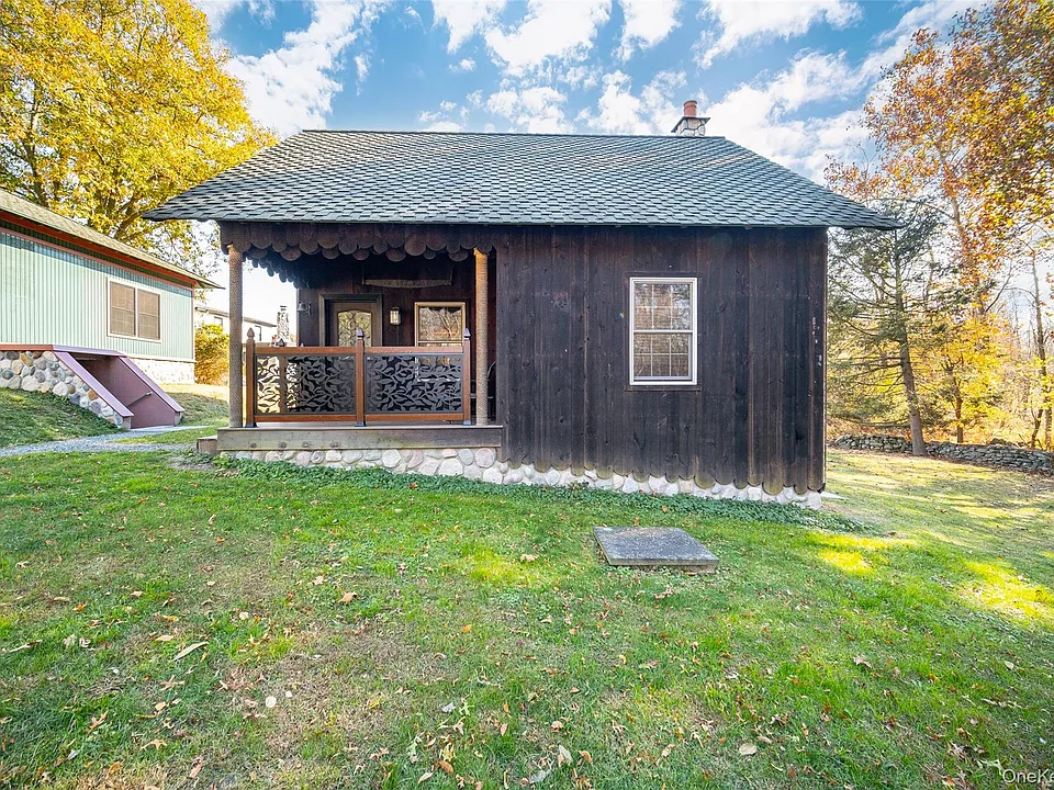 35 Clara Ave