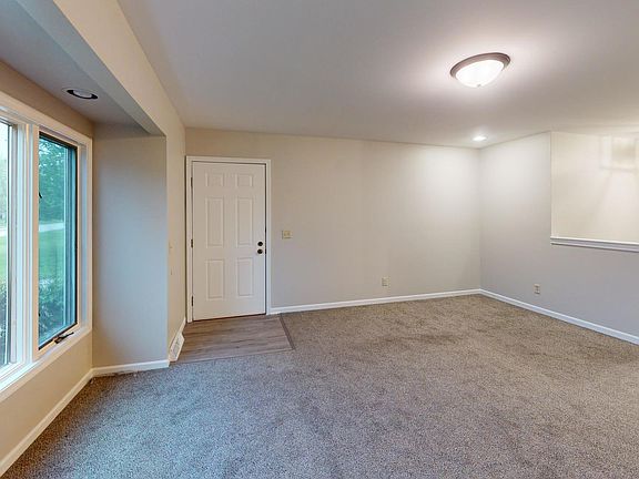 3rd image of 2547 N 4645th Rd