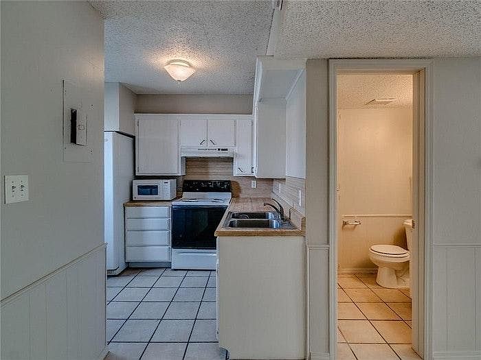 1st image of 219 Justin Dr