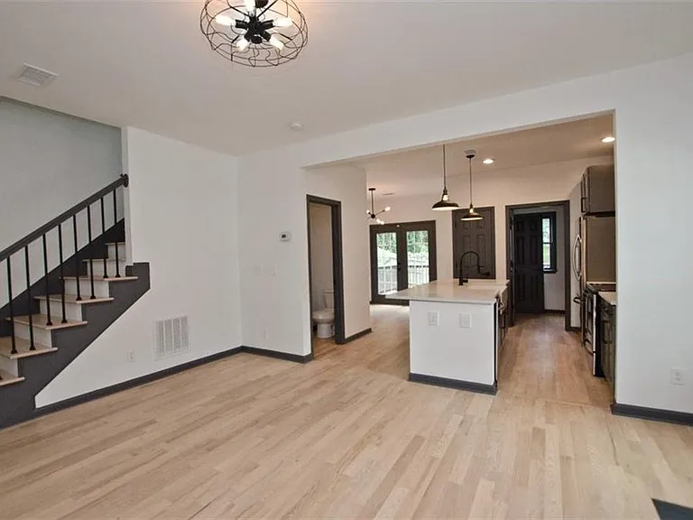 931 Fern Ave SE — Photo 5