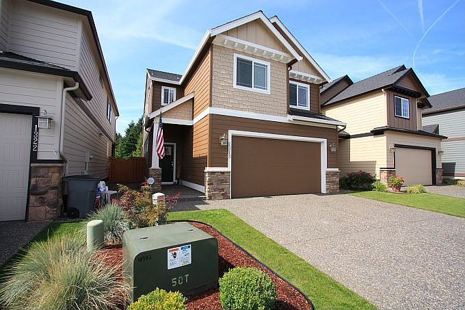 2nd image of 1318 SE 194th Pl