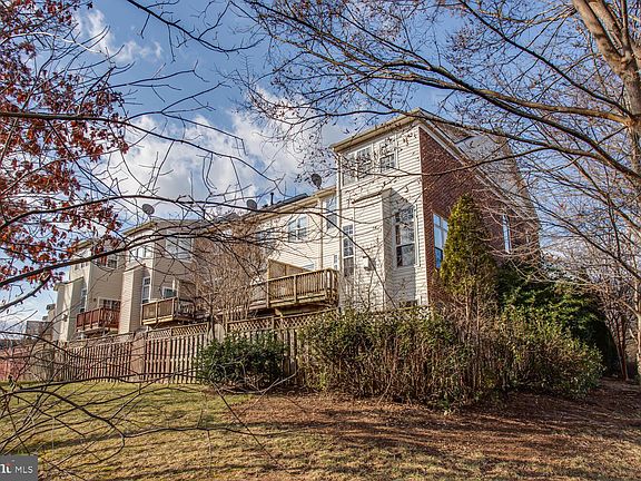 4th image of 22000 Avonworth Sq