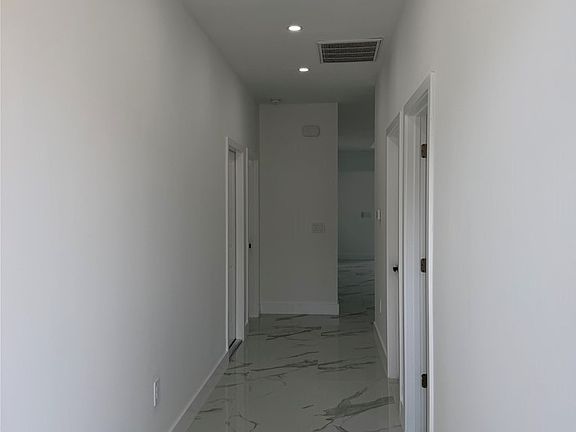 4th image of 609 E 12th St