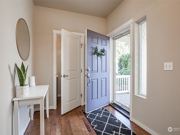Entry and half bath>