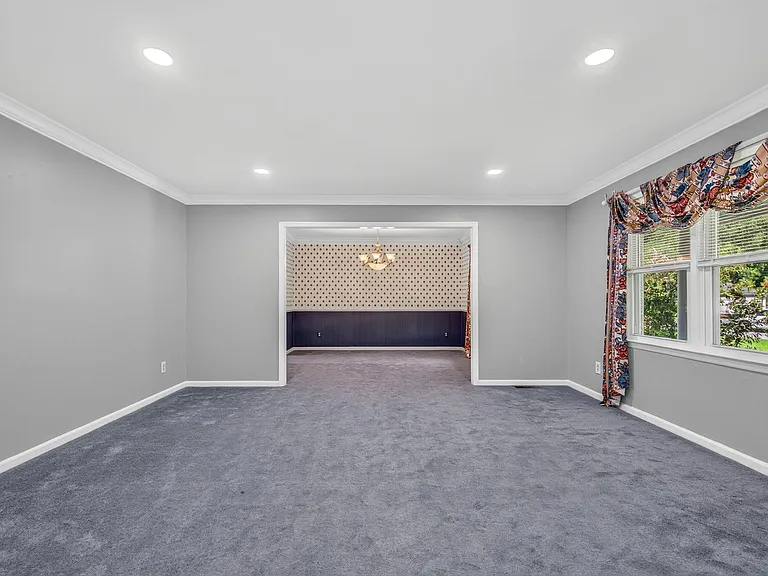 1037 Law Ln — Photo 9
