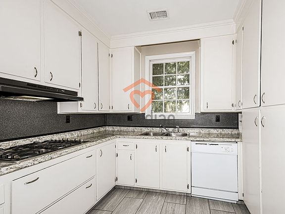 5th image of 931 Ashley Ave
