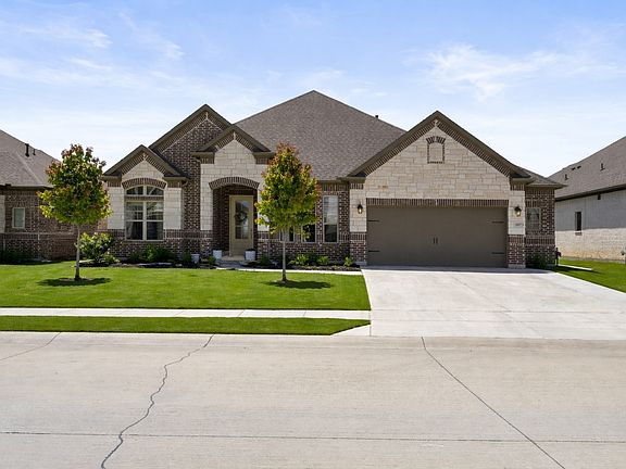 3rd image of 1073 Fleetwood Dr