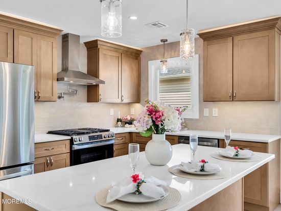 11 Tampa Lane, Toms River, NJ 08757