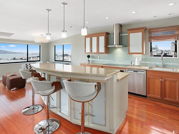 4th image of 2295 Vallejo St #2
