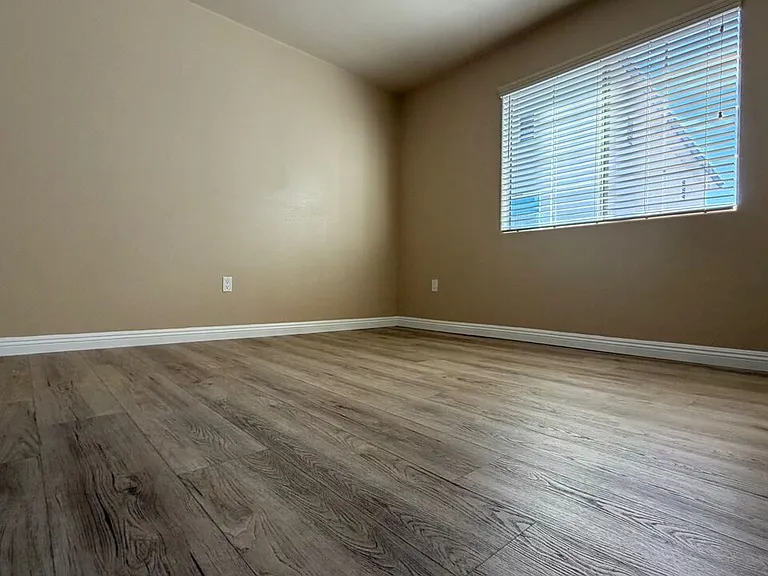 1210 W 39th St #5 — Photo 12