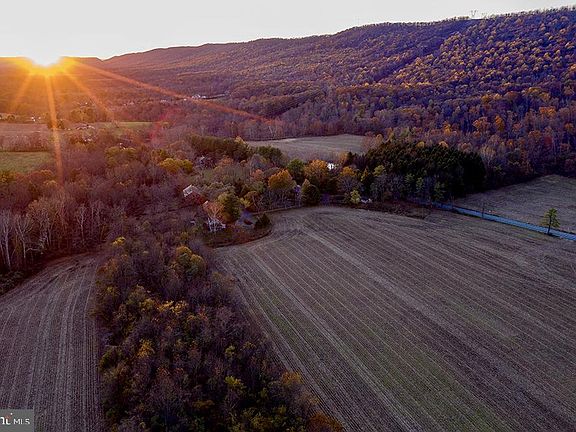 2nd image of 1231 Clarks Valley Rd