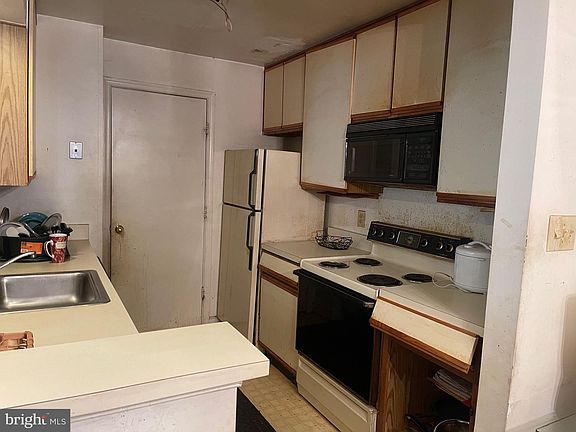 3rd image of 3321 Sir Thomas Dr #3-B-34