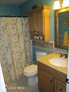 4th image of 240C Crocker Dr #C