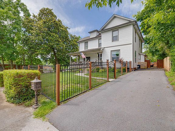 3rd image of 607 Hillcrest Dr