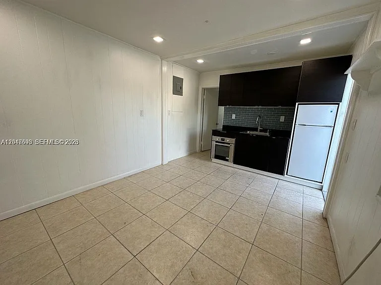 301 SW 9th Ter #1 — Photo 3