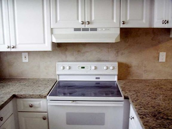3rd image of 889 NE 214th Ln APT 2