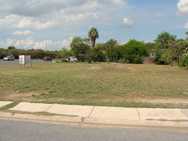 2nd image of 1718 Ivy Ave