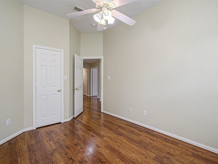 18223 Heathridge Ln — Photo 12
