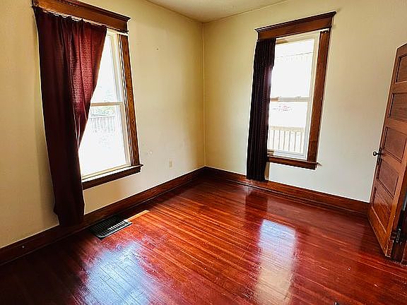 4th image of 272 N Logan St