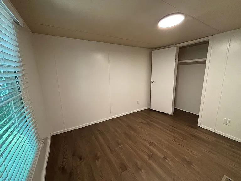 304 N Bloomington St #26 — Photo 9