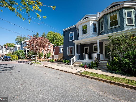 4th image of 317 W 19th St