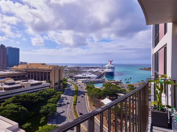 700 Richards St APT 1708, Honolulu, HI 96813