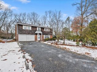 70 Ledgewood Dr, Smithtown, NY 11787
