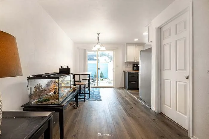 14508 W Thorne Ln SW — Photo 3