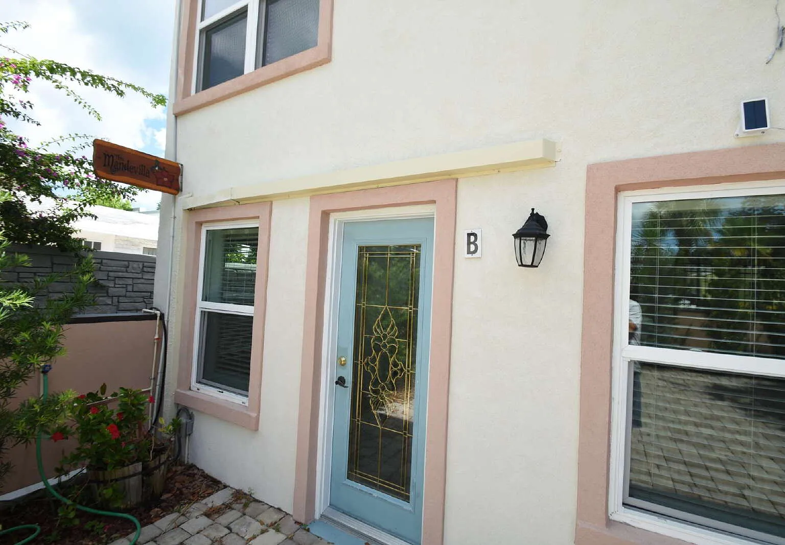 1 bed, 1.0 bath, 670 sqft, $1,600 — Photo 2