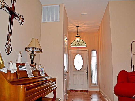4th image of 112 Diane Ln