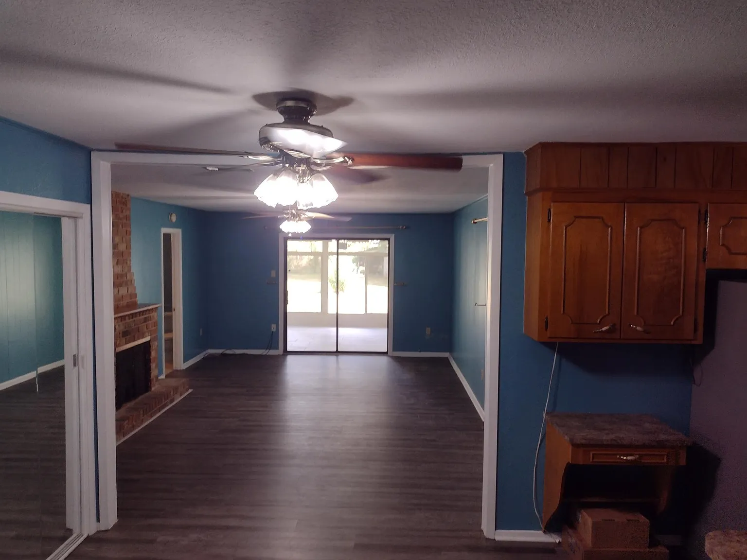 4 bed, 2000 sqft, $2,100 — Photo 1