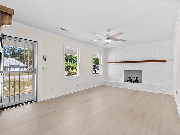 4th image of 4148 Pine Dr.