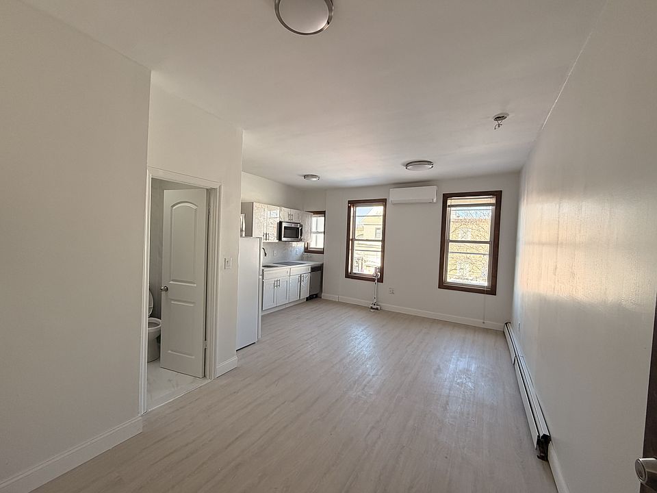 1st image of 9212 Rockaway Beach Blvd #2