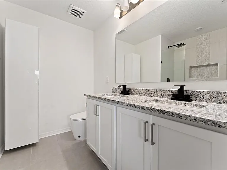 697 Stoney Point Cir — Photo 13