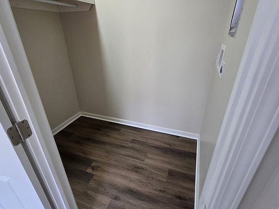4th image of 720 W 12th St #106