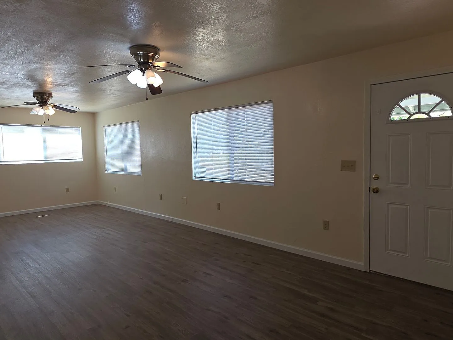 2 Bed 1 Bath House With All New Flooring In Happy Valley — Photo 3